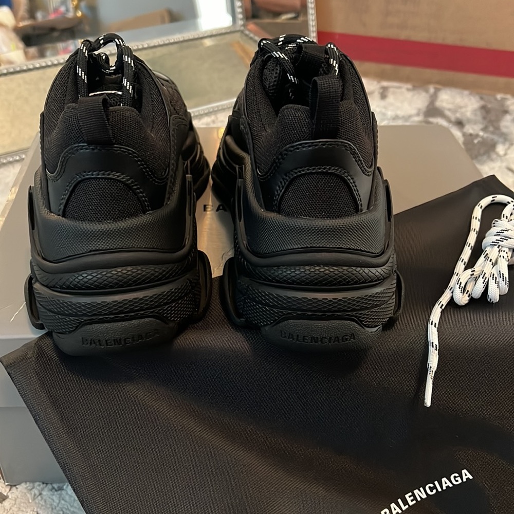 Balenciaga Triple S Sneaker - Picture 3 of 4